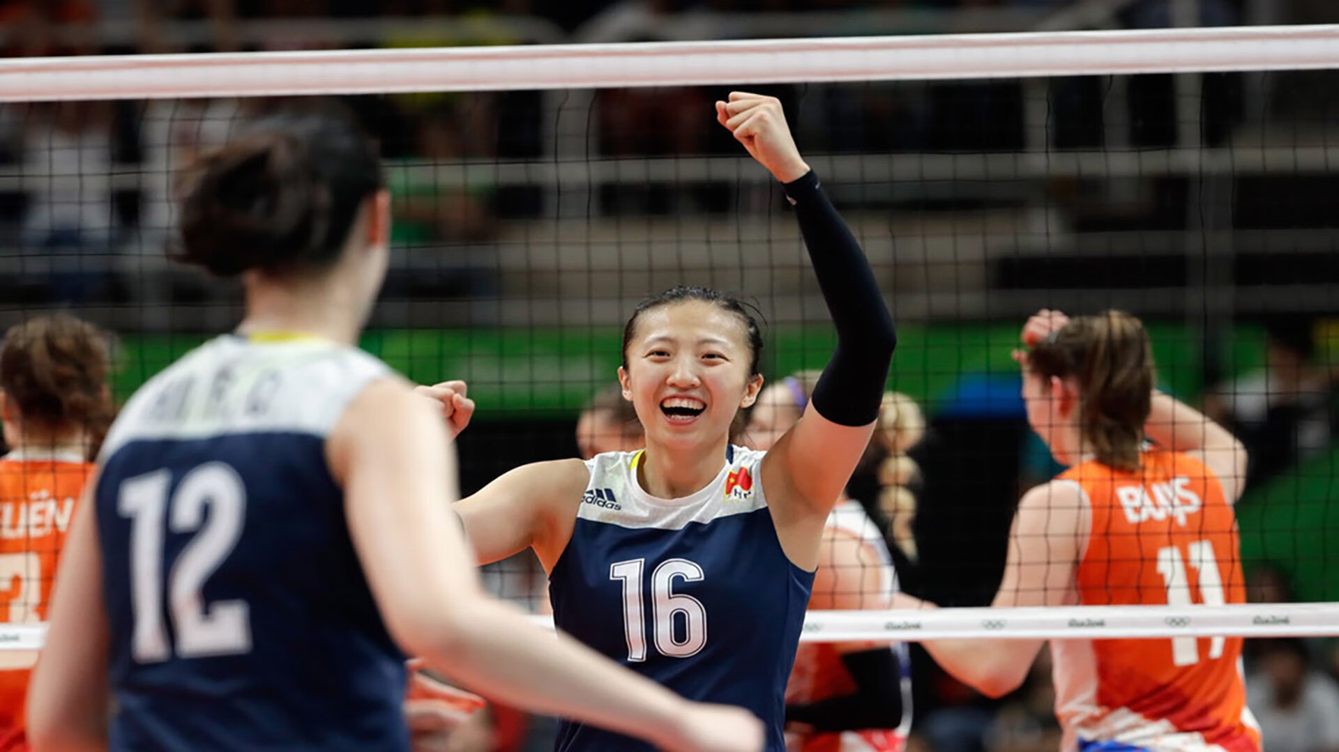 Faker迎来五赛季高光表现，雄鹿球迷沸腾！